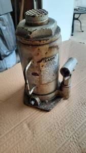 lot 277 image: 20 Ton Bottle Jack