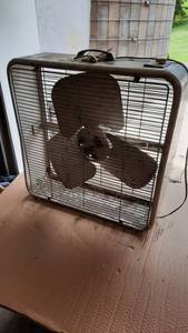 lot 284 image: Vintage Steel Box Fan