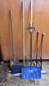 lot 335 image: Lot of Squeegees, Cutters, Shovel and More