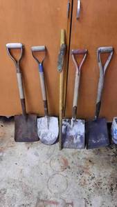 lot 342 image: (4) Short Handle Shovels