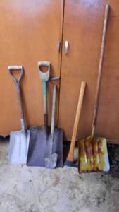 lot 352 image: Lot of Shovels and More