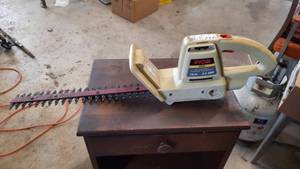 lot 396 image: Ryobi 16 Electric  Hedge Trimmer