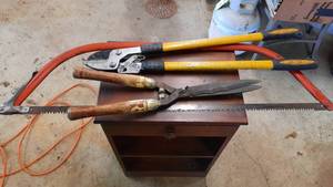 lot 399 image: Tree Saw, Hedge Clippers and Pruners
