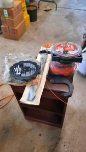 lot 400 image: Solid Weed Trimmer Blades and Assorted Trimmer Line