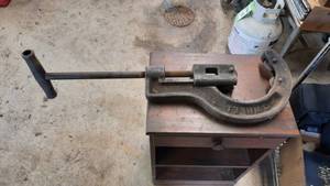 lot 417 image: Large Antique Pipe Cutter - MARK No.5