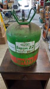 lot 443 image: DuPont Freon 22 30 LB Container - Appears Full
