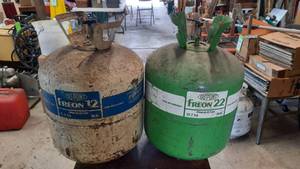 lot 444 image: DuPont Freon 22 and 12  Containers - Both are Partial - I would guess around 14 full on each
