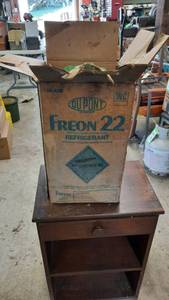 lot 445 image: DuPont Freon 22 30 LB Container - Appears Full