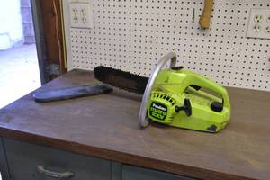 lot 25 image: Poulon Micro XXV Chainsaw Approx. 10 Bar