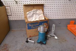 lot 85 image: Vintage Makita Model 3700 Trimmer w Original Box