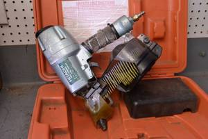 lot 88 image: Hitachi NV 65AH 2-12 Pneumatic Nailer in Case