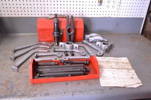 lot 108 image: SNARK Hydraulic Puller Kit