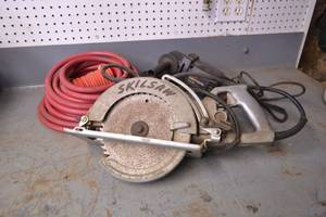 lot 118 image: Skil Saw Circular Saw, Black and Decker Buffer and Air Hoses