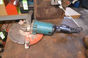 lot 127 image: Makita Model 4110B Large Cutting Saw