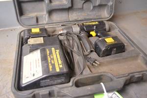 lot 128 image: Panasonic Cordless Drill Kit - 15.6V