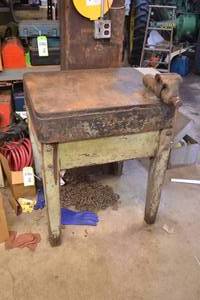 lot 154 image: Heavy Duty Blacksmith Table w Wilton Vise - Solid Steel Top 1 Thick