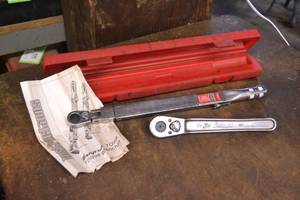 lot 158 image: Snap On TQFR 100 Torque Wrench and Snap On 12 Socket Wrench