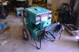 lot 3 image: Sureweld Gas Powered DC Stick Welder