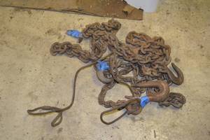 lot 237 image: 12 and 38 Log Chains