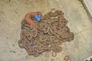 lot 238 image: 58 Log Chain