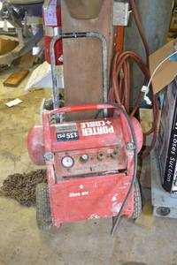 lot 252 image: Porter Cable JOB Boss Air Compressor