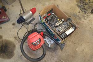 lot 267 image: Vintage Car Radios, Small Shop Vac and Shoe Buffer