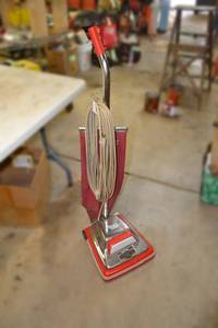 lot 324 image: Vintage Sanitaire Quick Kleen Commercial Vacuum