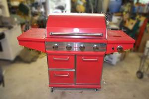 lot 370 image: 4 Burner Surefire Grill w Tank