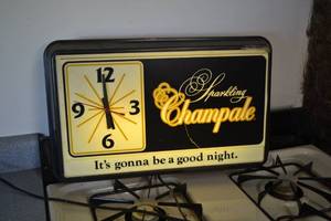 lot 462 image: Sparkling Champale Light  Clock - WORKS