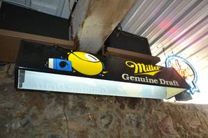 lot 461 image: Miller Genuine Draft Hanging Light - WORKS