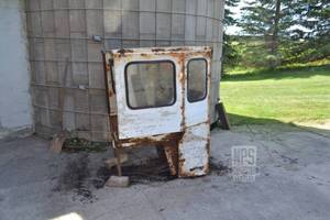 lot 11A image: Cab for International 184 Lo-Boy Tractor (Lot 9)