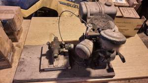 lot 189 image: Vintage Clinton Small Engine w Pump - Motor pulls over