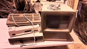 lot 196 image: Vintage HP Computer Model 82901M