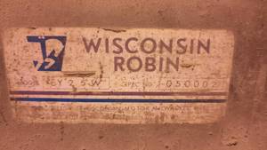 lot 199 image: Wisconsin Robin Small Gas Engine - Motor pulls over