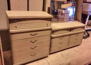 lot 210 image: Matching Set of Mid-Century Modern Dressers