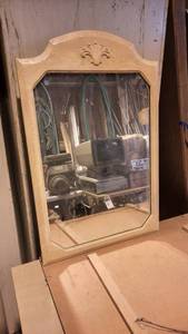 lot 211 image: Vintage Wall Hanging Mirror