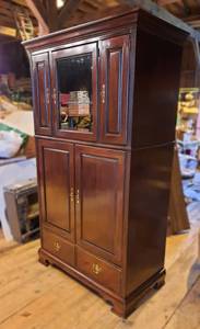 lot 8 image: Lexington Entertainment Center - DVD Holders and More - Nice Cabinet