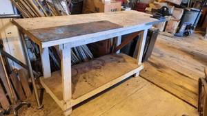 lot 31 image: Workbench w Morgan Aurora 3 Jaw Vise