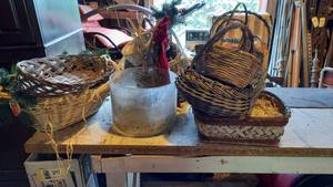 lot 219 image: Large lot of Baskets and Glass Pot