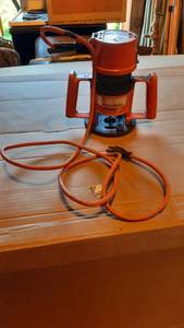 lot 231 image: Black & Decker 34 HP Router