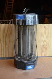 lot 89 image: Flowtron Fly Control Lamp - Tested and Working