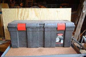 lot 92 image: Rubbermaid Roughneck Tool Box