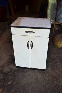 lot 97 image: Vintage White Metal Cabinet