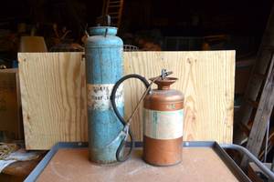 lot 102 image: Lot of 2 Sprayers