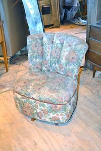 lot 110 image: Vintage Bucket Swivel Chair