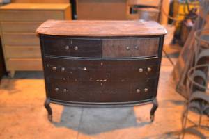 lot 112 image: Vintage Dresser