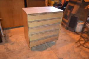 lot 113 image: Vintage 5 Drawer Dresser