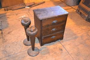lot 118 image: Night Stand with 2 Ashtrays