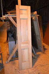 lot 124 image: Solid Pine 18 Door