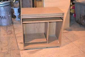 lot 161 image: Rolling Computer Desk w 2 Roll-Out Shelves